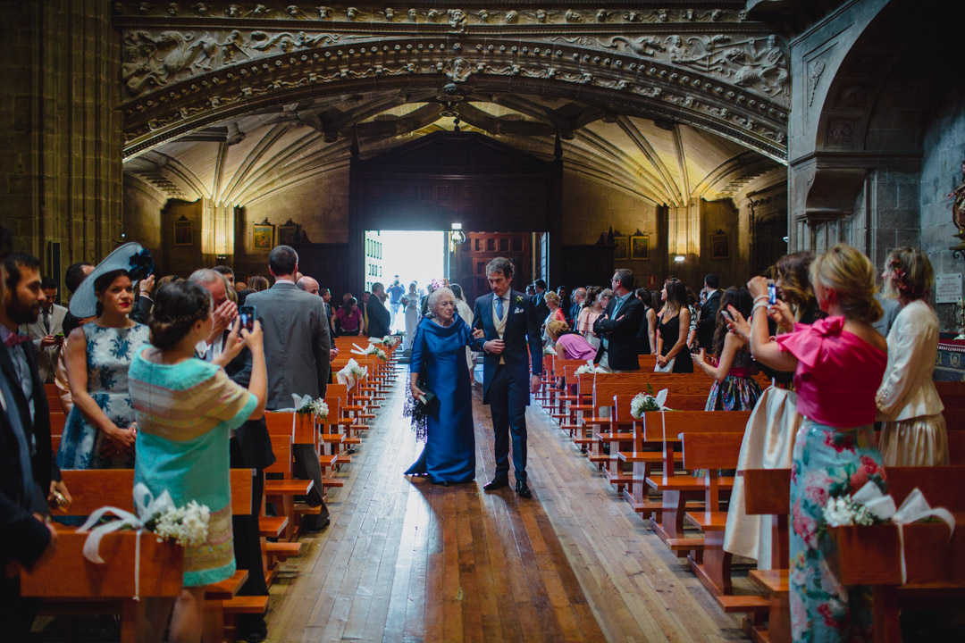 Enlace religioso en la iglesia de San Andrés, en Elciego